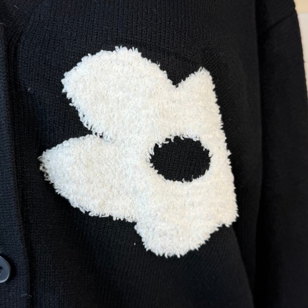 NEW Commense Daisy Flower Cardigan Vneck Sweater Black White Button Front XS - Picture 6 of 7